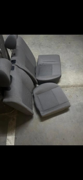 Asientos traseros  y asiento del  copiloto
