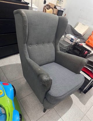 Sillón orejero Ikea gris tela STRANDMON