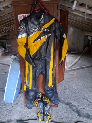 Traje de moto SPIDI negro y amarillo