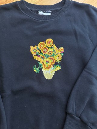 Sudadera Zara Negra con Flores Bordadas