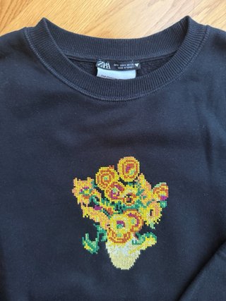 Sudadera Zara Negra con Flores Bordadas