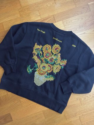 Sudadera Zara Negra con Flores Bordadas