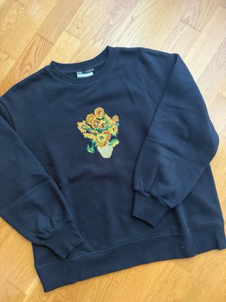 Sudadera Zara Negra con Flores Bordadas