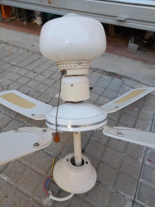Ventilador de Techo con Luz