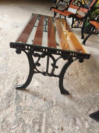 Conjunto de Mesa y Bancos de Jardín
