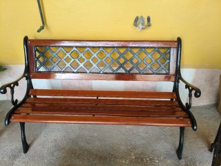 Conjunto de Mesa y Bancos de Jardín