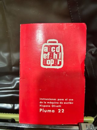 Máquina de escribir Hispano Olivetti Pluma 22