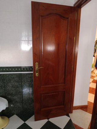 Puerta de paso de madera