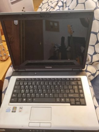 Portátil Toshiba Satellite L300-10O