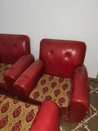 Tresillo antiguo piel rojo