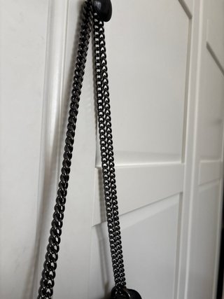 Bolso Negro con Cadena