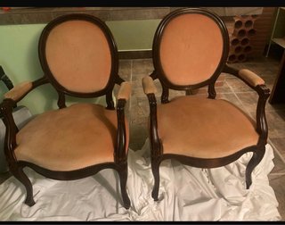Juego de 2 butacas de terciopelo y madera