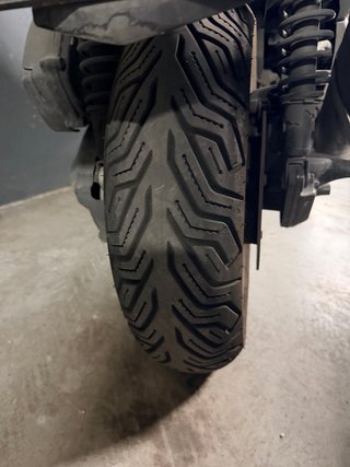 Yamaha XMAX 300 Marrón y Negro