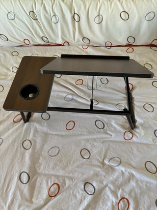 Mesa plegable reclinable para cama con posavasos