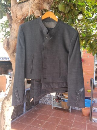 Traje de corto gris