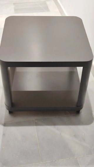 Mesa de centro / auxiliar con ruedas TINGBY IKEA