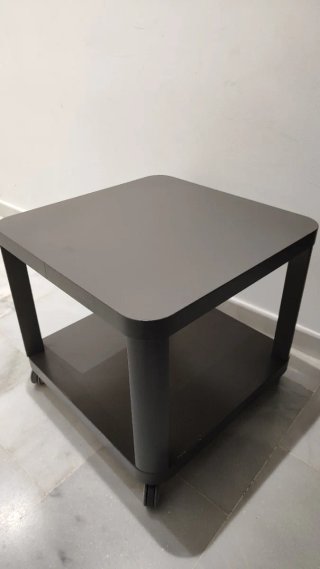Mesa de centro / auxiliar con ruedas TINGBY IKEA