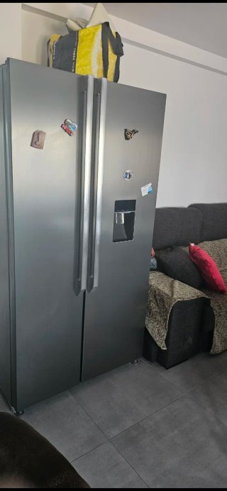 Nevera de 2 puertas con dispensador