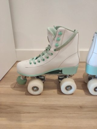 Patines de cuatro ruedas estilo retro