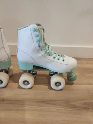 Patines de cuatro ruedas estilo retro