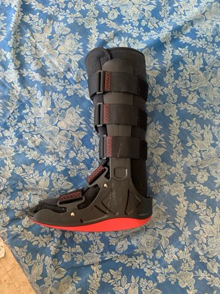 Bota Ortopédica Negra y Roja