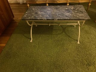 Mesa de forja con tapa de mármol