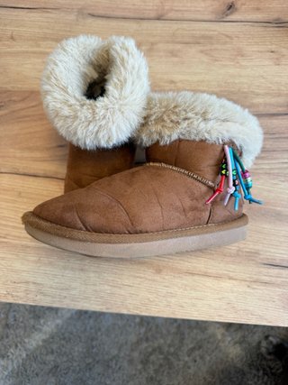 Botas niña pelo marrón