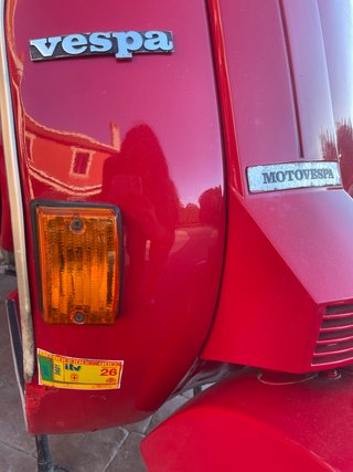 Vespa Roja Clásica 1983