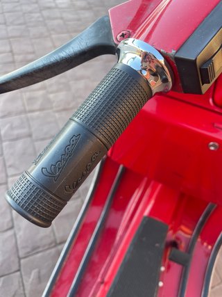 Vespa Roja Clásica 1983