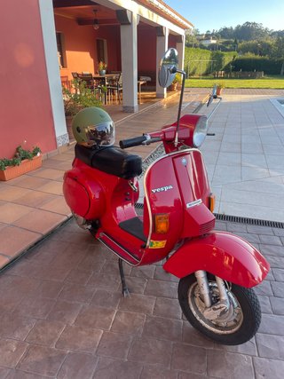 Vespa Roja Clásica 1983