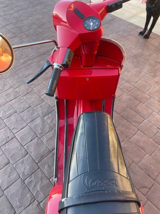 Vespa Roja Clásica 1983