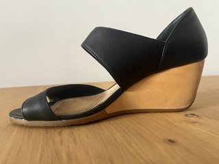Sandalias Camper cuña madera negras