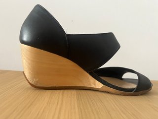 Sandalias Camper cuña madera negras