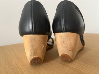 Sandalias Camper cuña madera negras