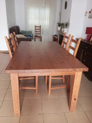 Mesa de madera (maciza) + 6 sillas también de made