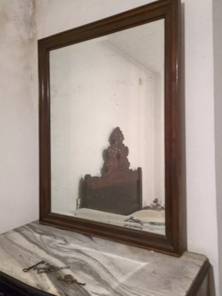 Espejo de madera y mármol