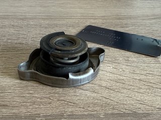Tapa radiador Mercedes 124 500 01 06