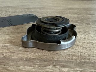 Tapa radiador Mercedes 124 500 01 06