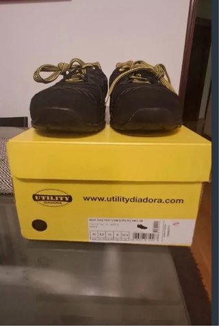 Zapatos de seguridad Diadora negros y amarillos