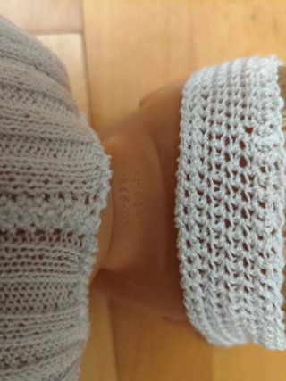 Muñeca Bebé Famosa con Vestido Blanco
