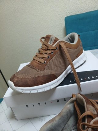 Zapatillas Nike Marrones y Blancas
