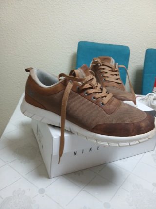 Zapatillas Nike Marrones y Blancas