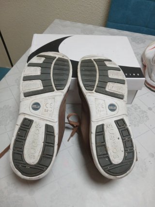 Zapatillas Nike Marrones y Blancas
