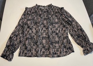Lote de pantalón y blusa