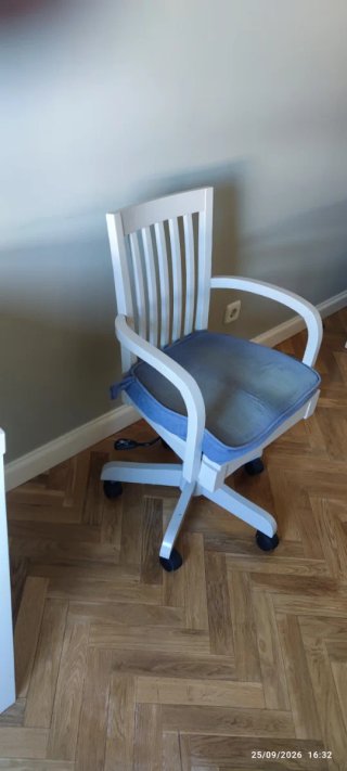 Silla de escritorio regulable con ruedas