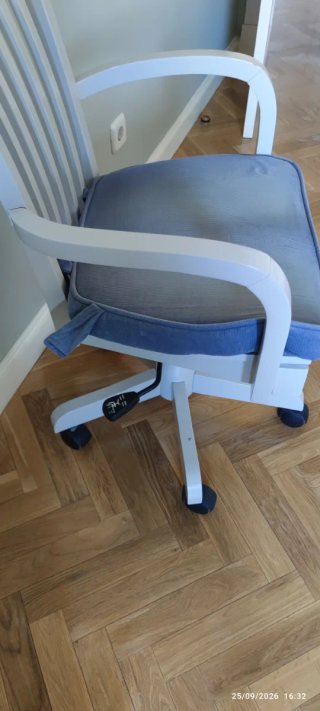 Silla de escritorio regulable con ruedas