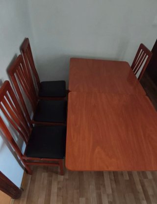 Mesa comedor con 4 sillas extensible 90x90 a 180