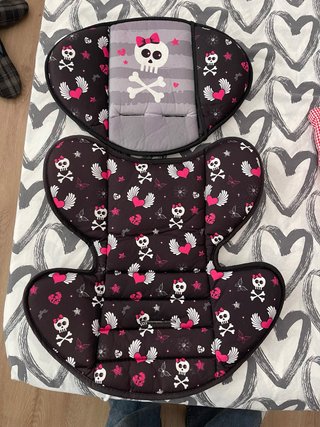 Reductor silla coche calaveras y corazones