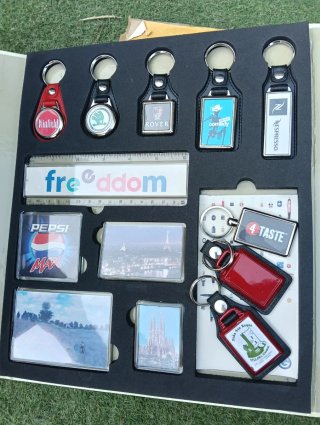 Colección de Llaveros en Expositor