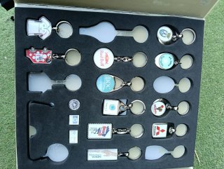 Colección de Llaveros en Expositor